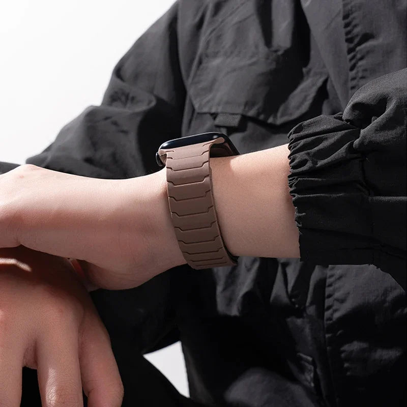 Magnetic Silicone Strap for Apple Watch Ultra 2, Series 10/9/8/7 (49mm-38mm)
