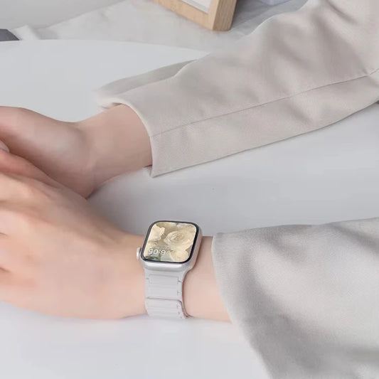 Magnetic Silicone Band for Apple Watch Ultra 2 Series 10–3 (49mm–40mm)